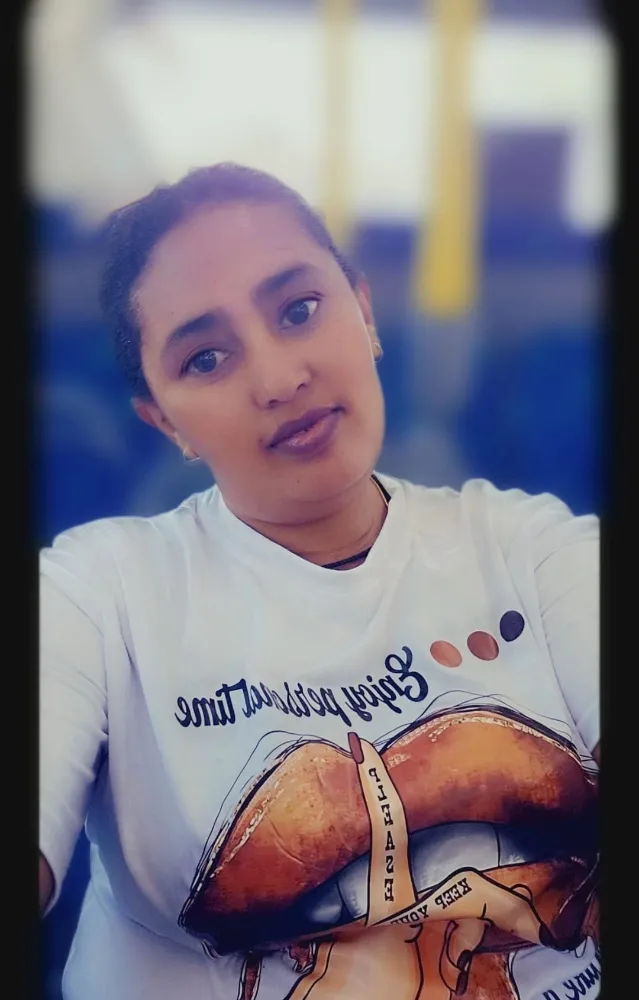 ሳሮን አበበ፣